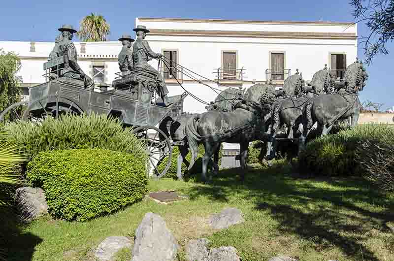 Cádiz - Jerez de la Frontera 37 - monumento al Enganche.jpg